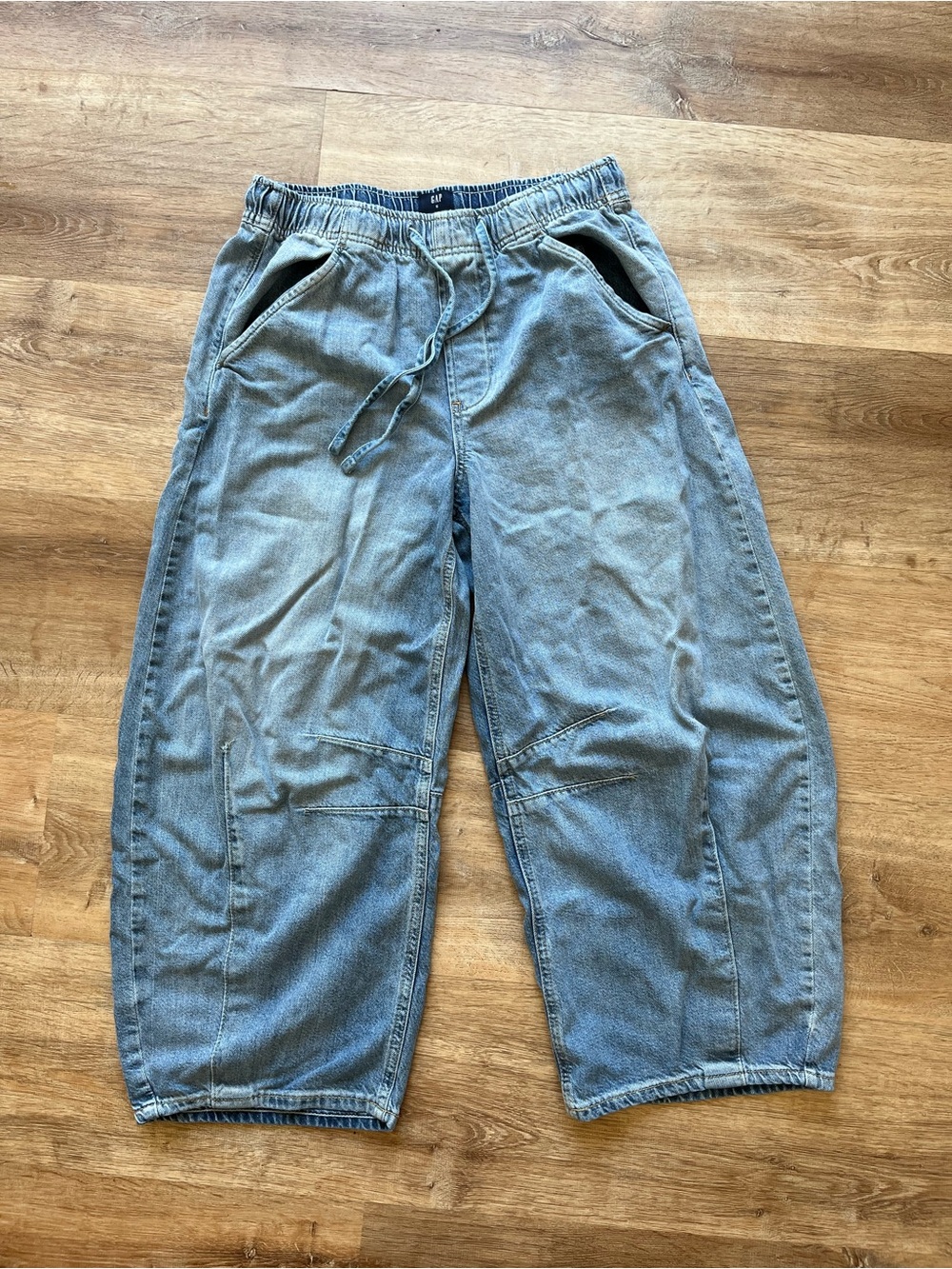 GAP Mid Rise UltraSoft Easy Horseshoe Jeans / size S / medium wash - Picture 4 of 7